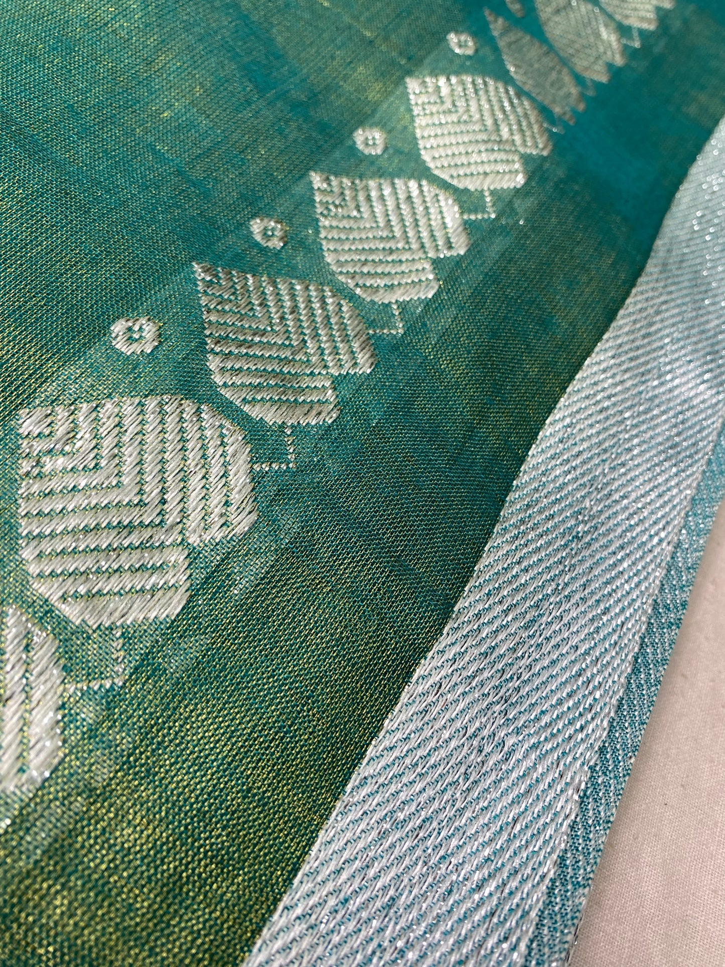 Handloom tissue