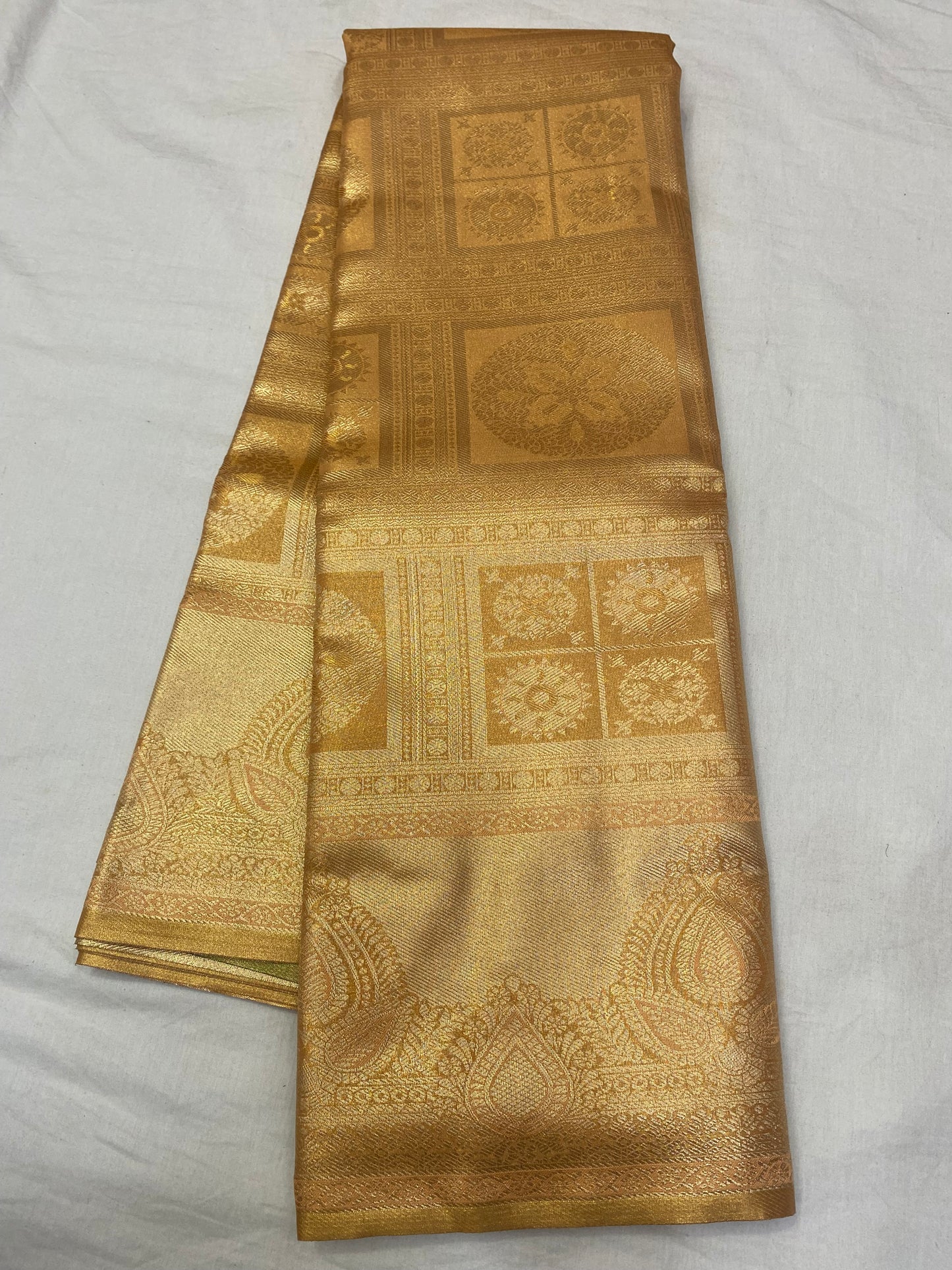Kanchipattu saree