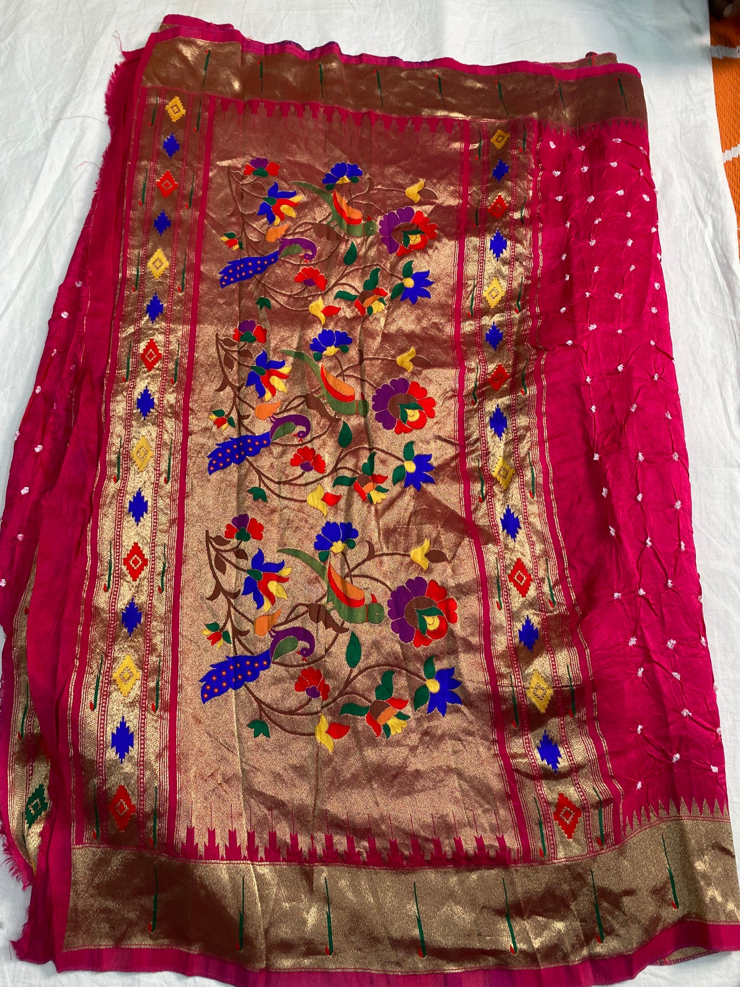 Hand bandhini