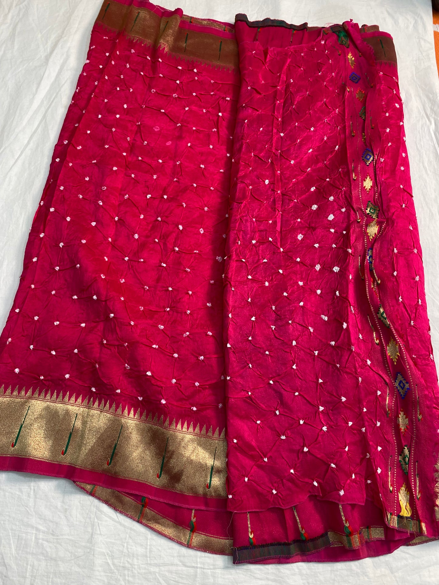 Hand bandhini